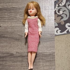 Vintage Tressy Doll With Clothes